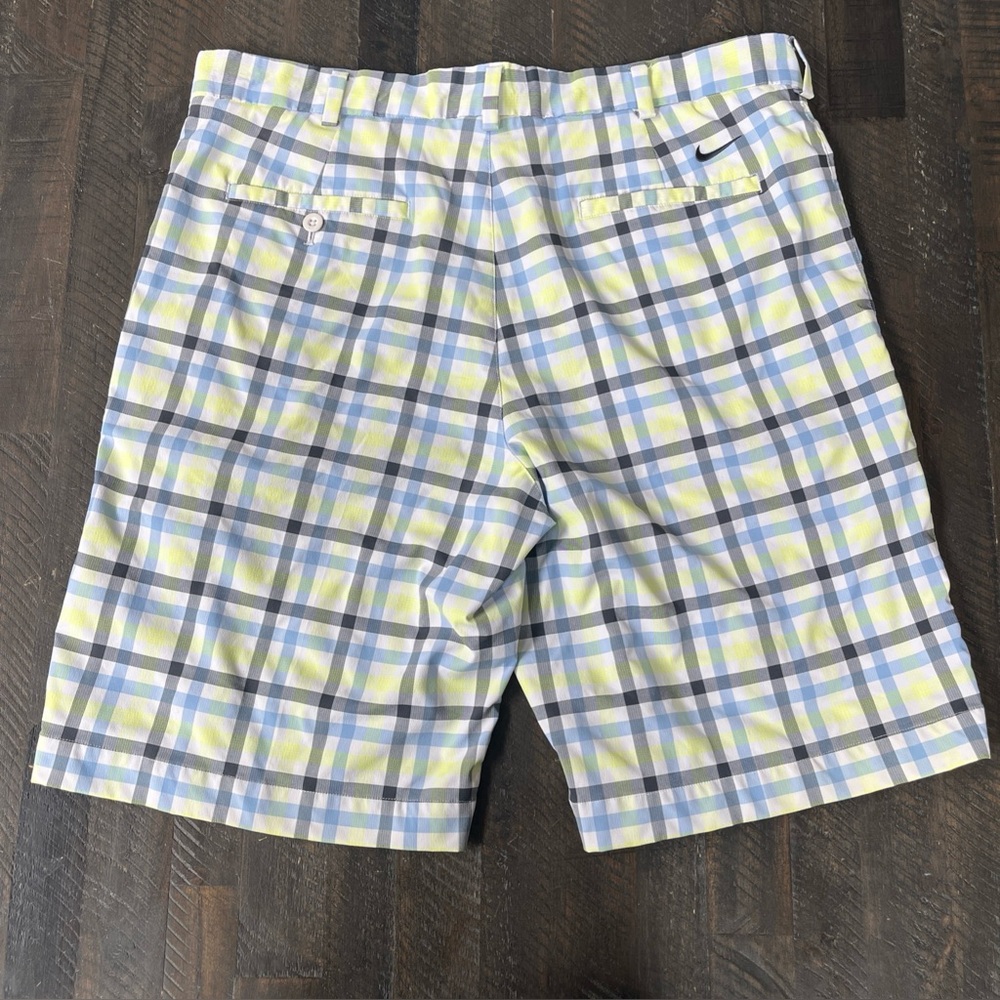 Nike Golf Shorts Men's Size 36 Dri-Fit  Plaid  Chino Stretchy Polyester/Spandex